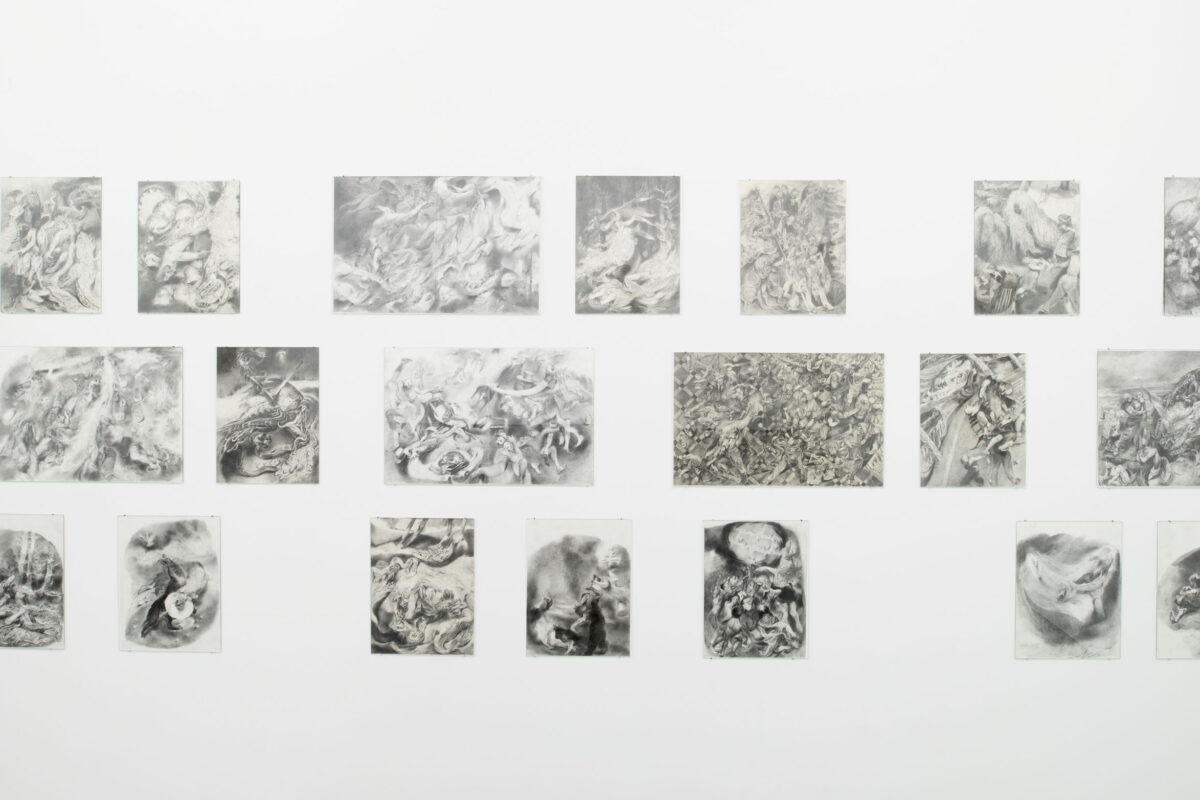 Ausstellungsansicht mit verschiedenen Kunstwerken im Aargauer Kunsthaus