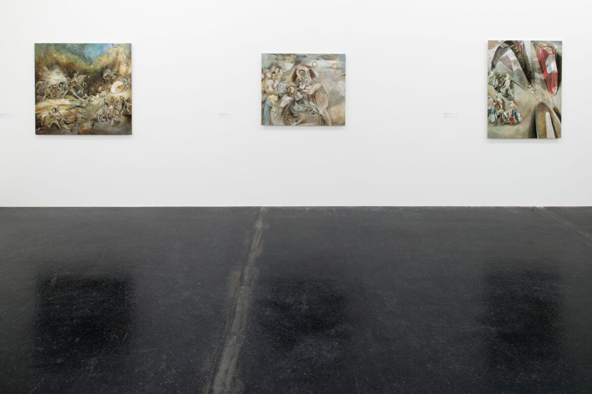 Ausstellungsansicht mit verschiedenen Kunstwerken im Aargauer Kunsthaus