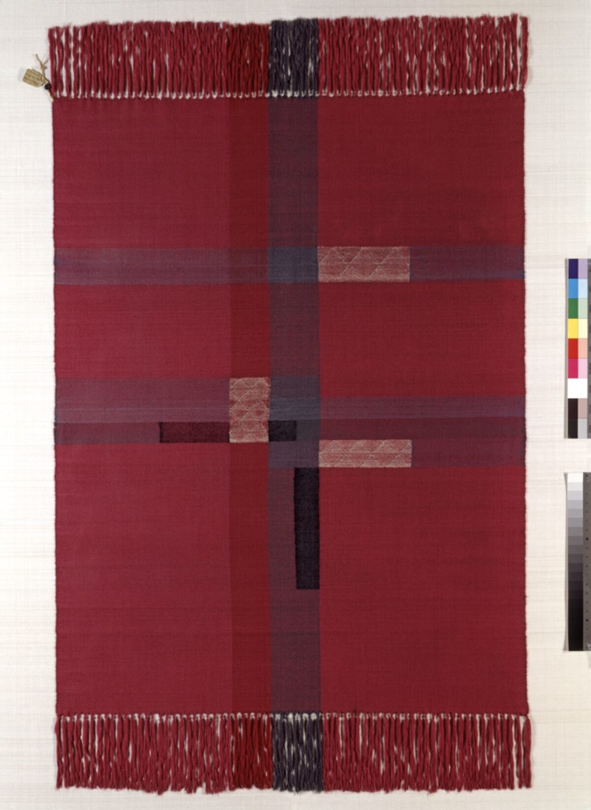 Sophie Taeuber-Arp, Croix sur fond rouge (Tischteppich / Table carpet), 1924