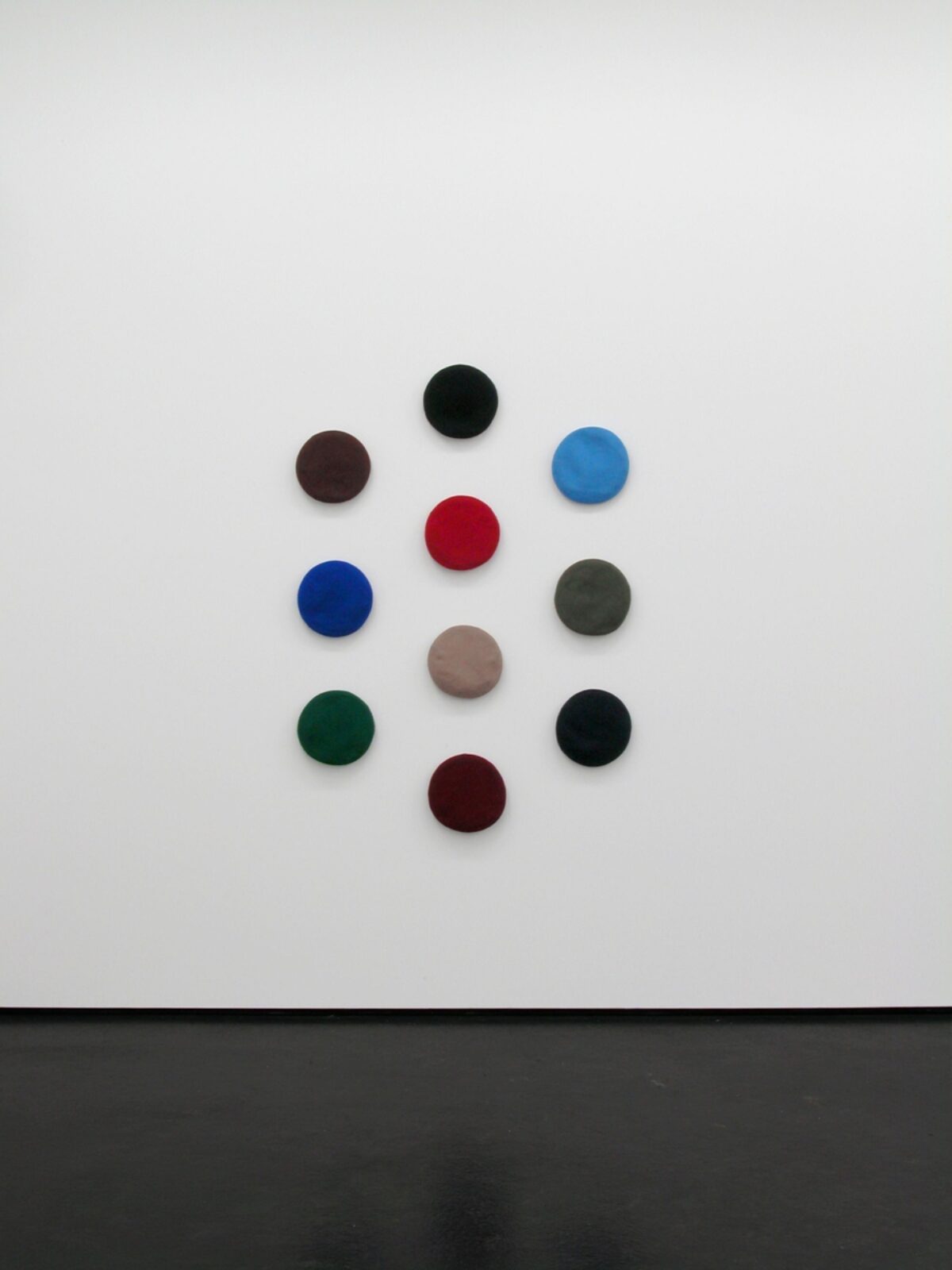 Thomas Galler, Ohne Titel #1 (10 ägyptische Armee Bérets aus Filz), 2007