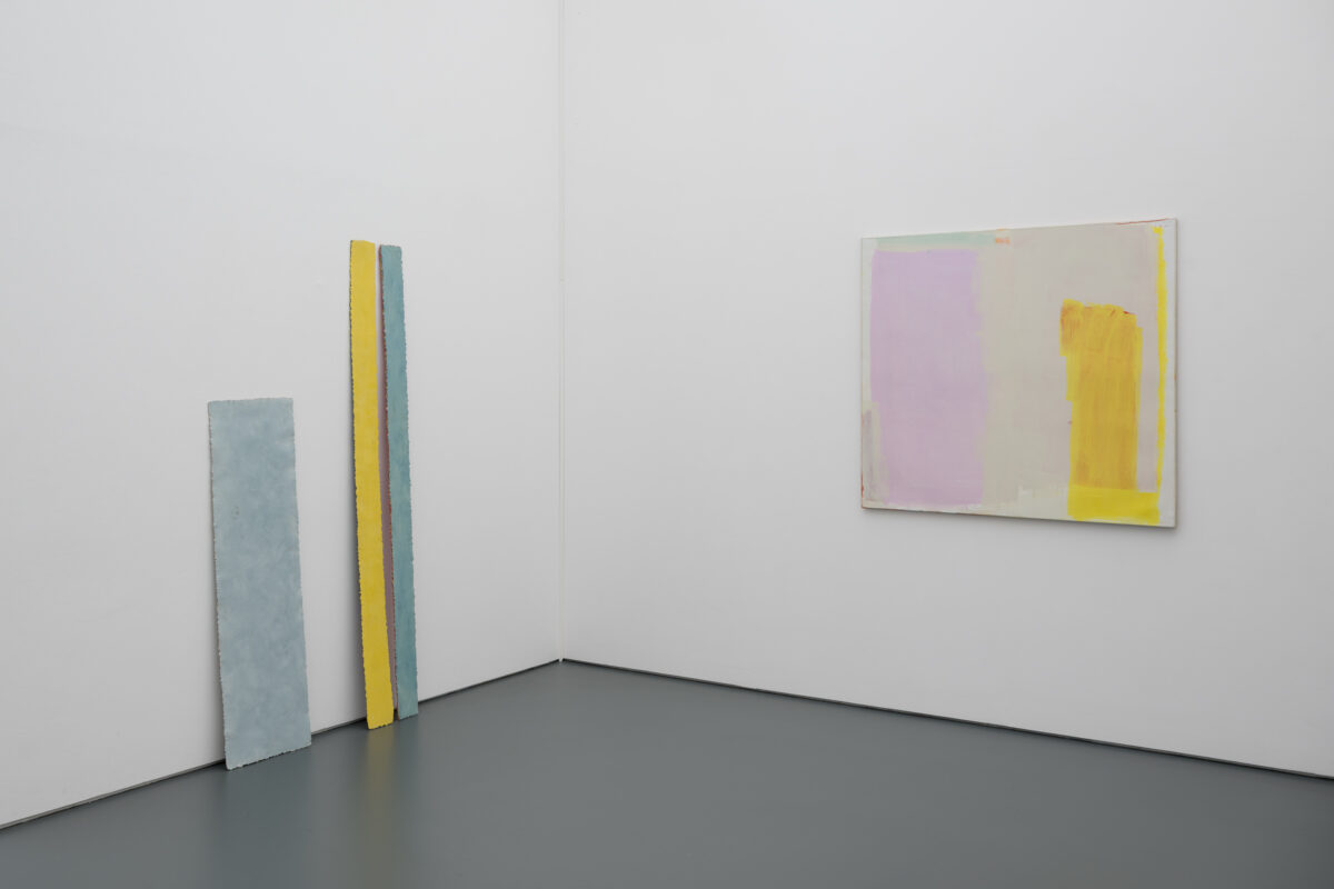 Ausstellungsansicht der Sammlung mit verschiedenen Kunstwerken im Aargauer Kunsthaus