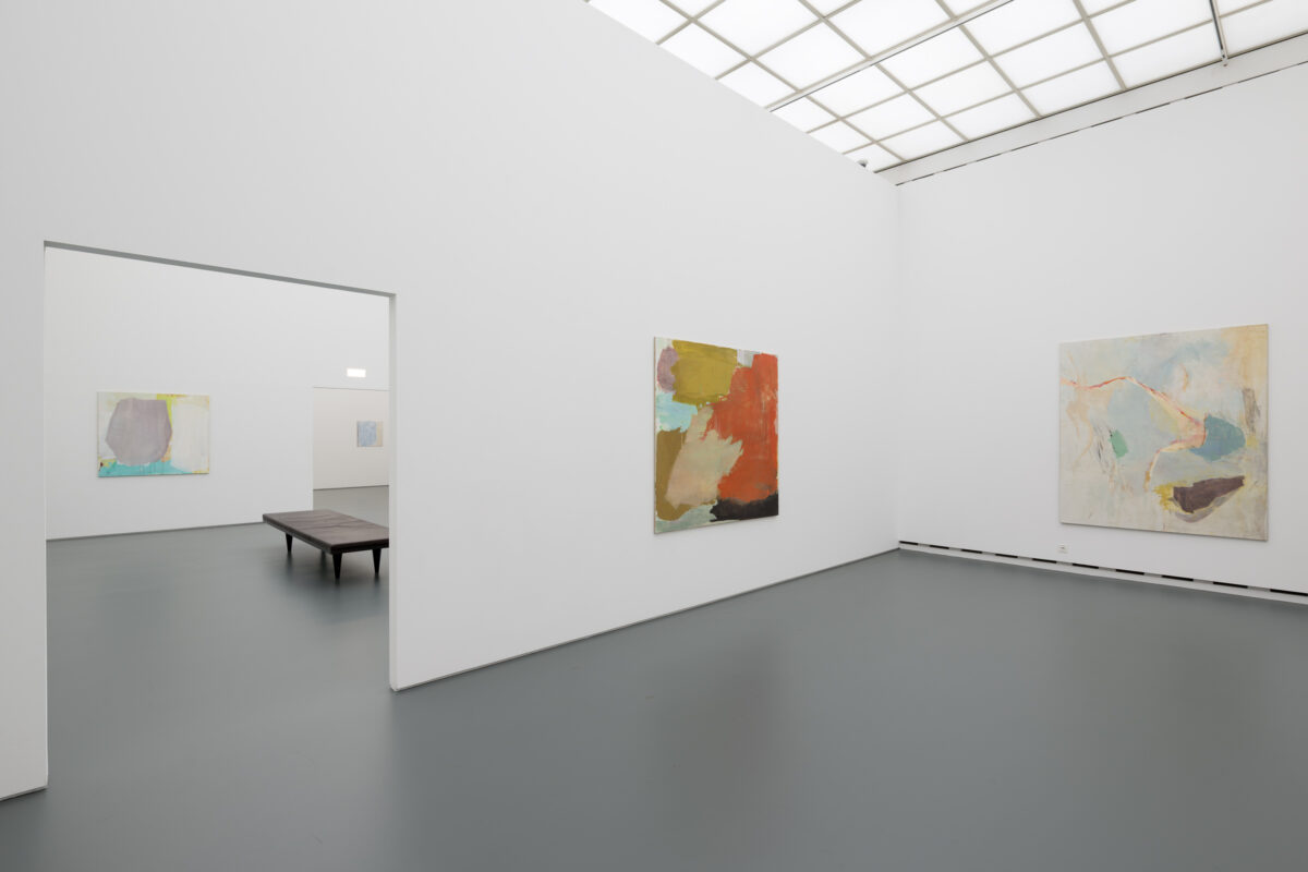 Ausstellungsansicht der Sammlung mit verschiedenen Kunstwerken im Aargauer Kunsthaus