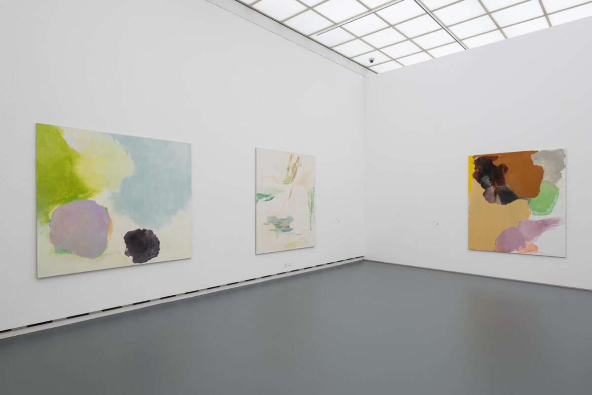Ausstellungsansicht der Sammlung mit verschiedenen Kunstwerken im Aargauer Kunsthaus