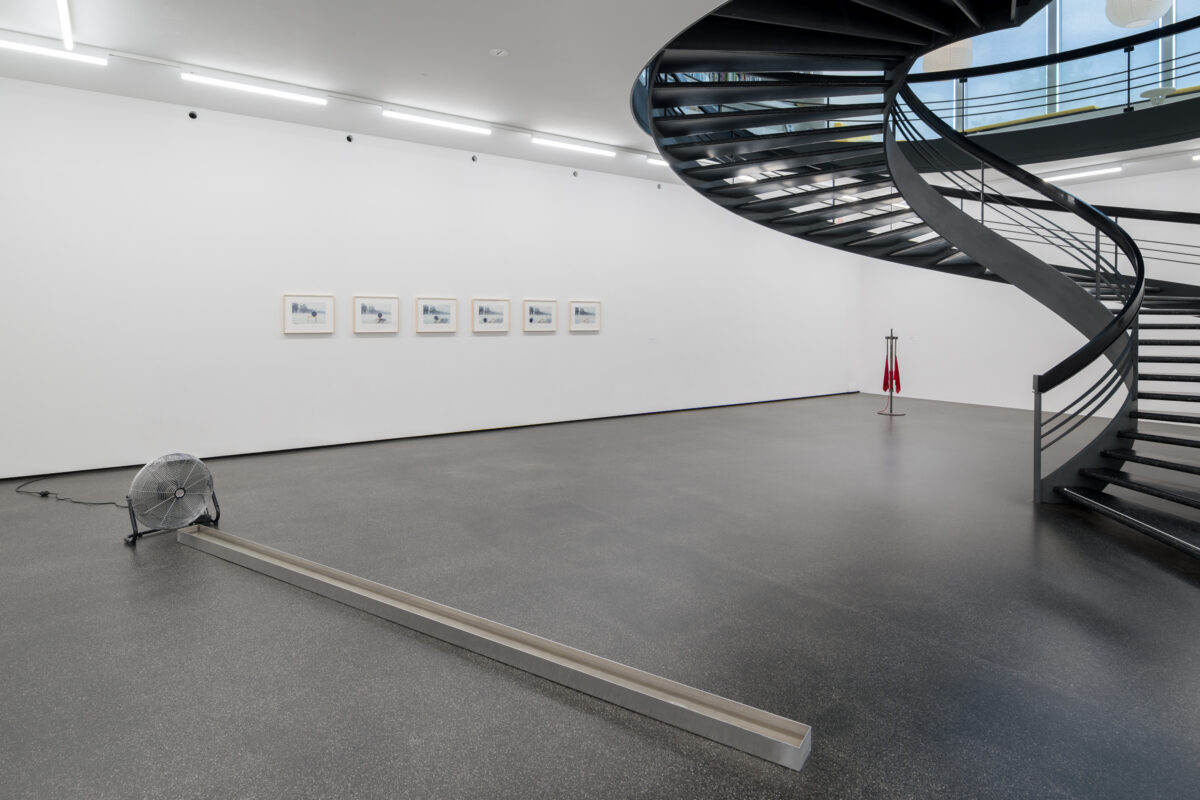 Ausstellungsansicht der Sammlung mit verschiedenen Kunstwerken im Aargauer Kunsthaus