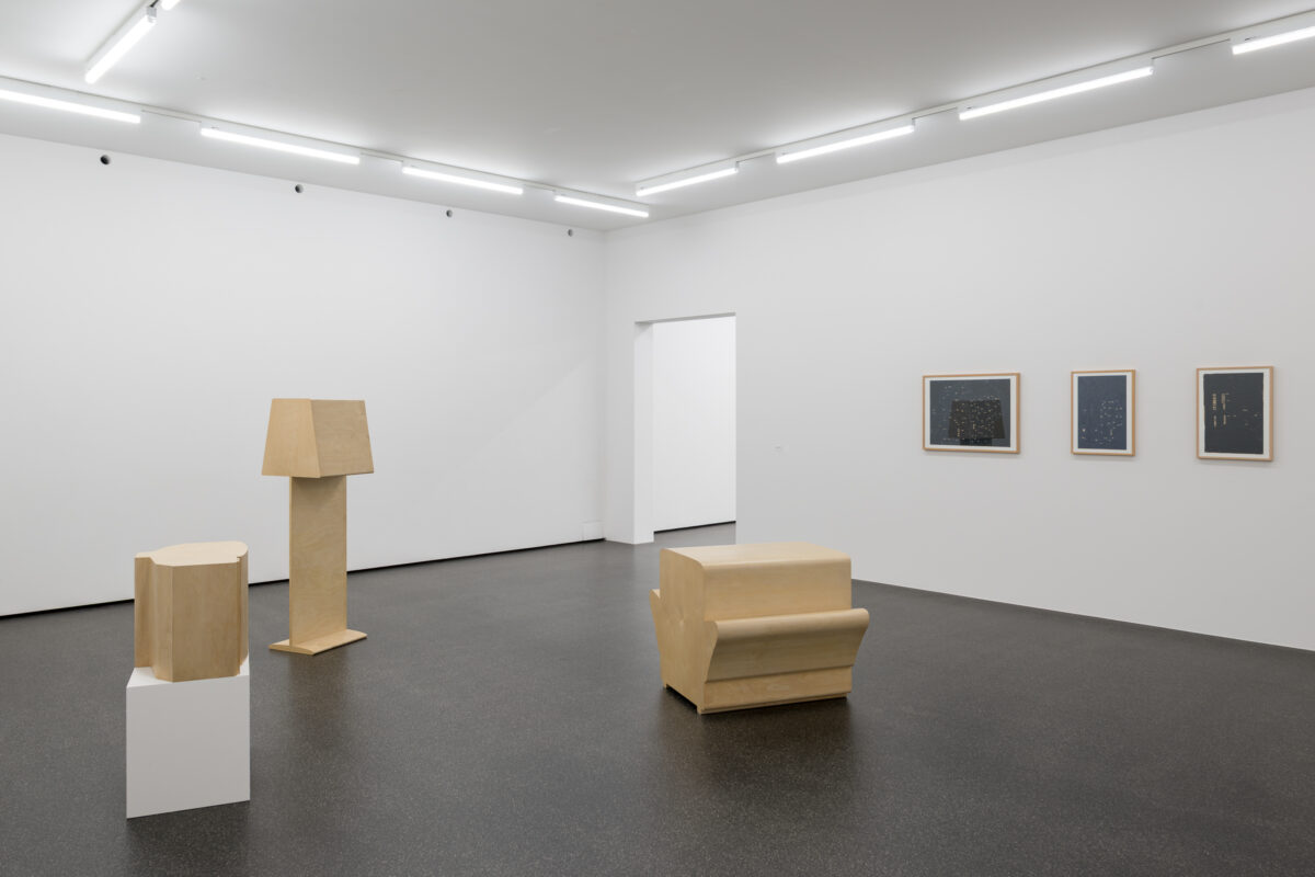 Ausstellungsansicht der Sammlung mit verschiedenen Kunstwerken im Aargauer Kunsthaus