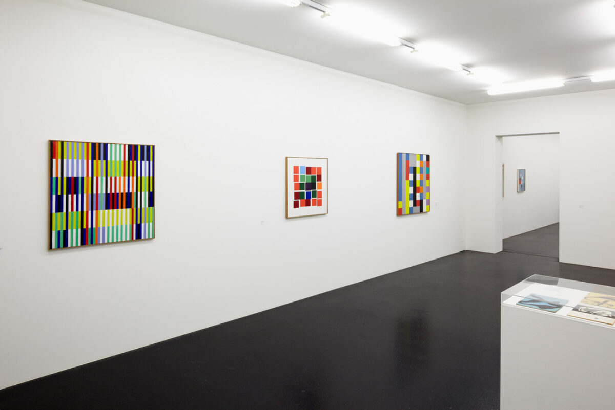 Ausstellungsansicht mit verschiedenen Kunstwerken im Aargauer Kunsthaus