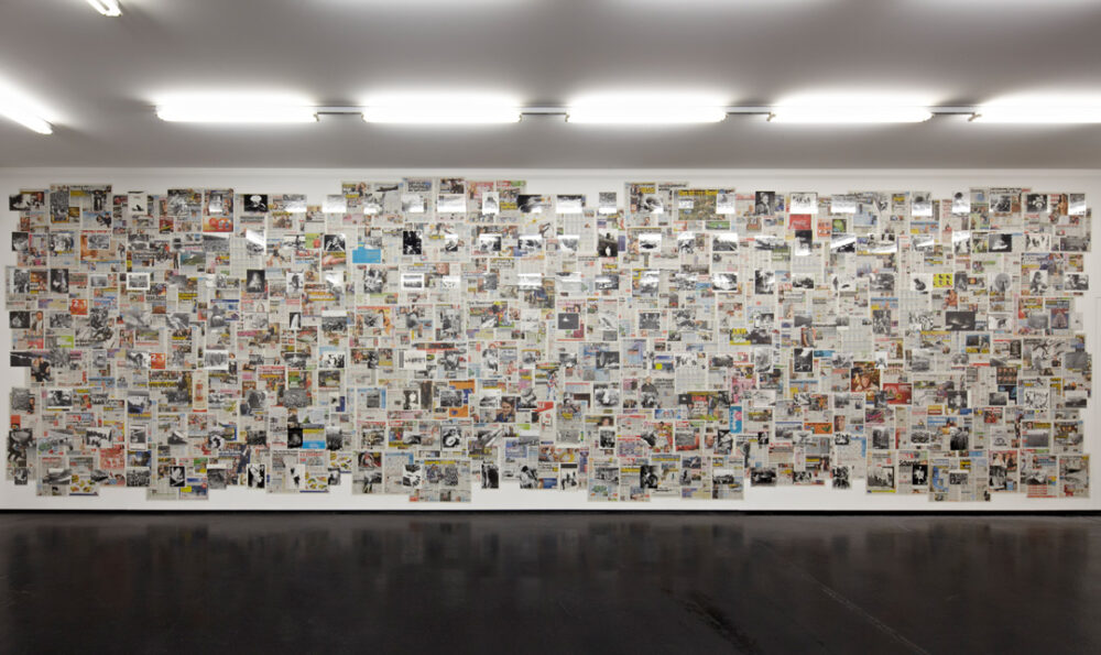 Ausstellungsansicht mit verschiedenen Kunstwerken im Aargauer Kunsthaus