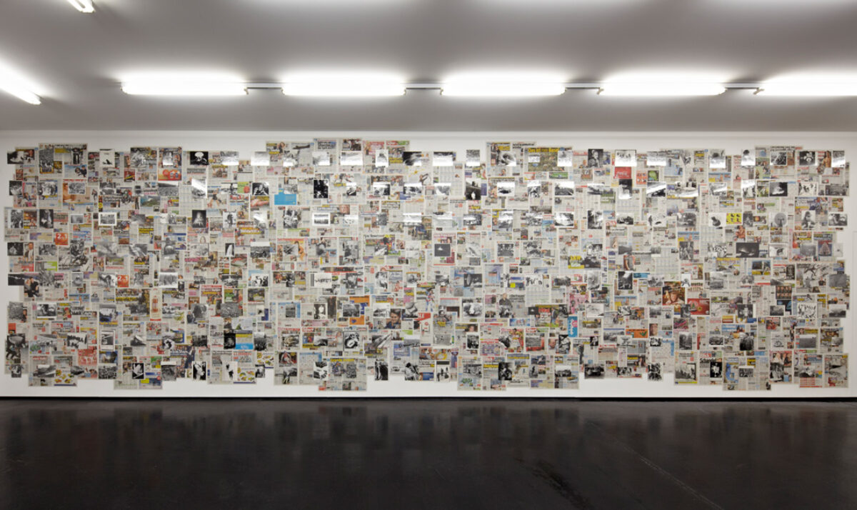 Ausstellungsansicht mit verschiedenen Kunstwerken im Aargauer Kunsthaus