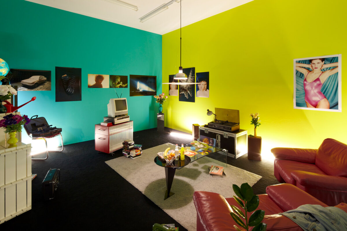 Ausstellungsansicht mit verschiedenen Kunstwerken im Aargauer Kunsthaus