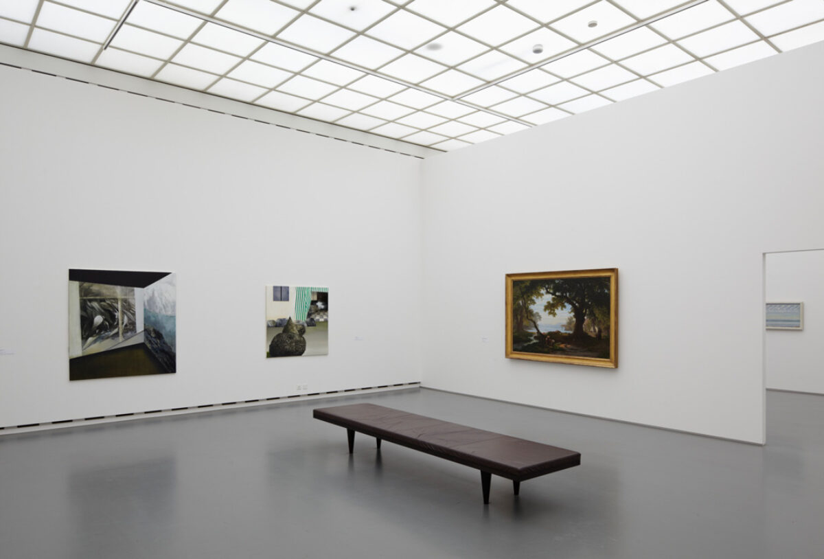 Ausstellungsansicht mit verschiedenen Kunstwerken im Aargauer Kunsthaus