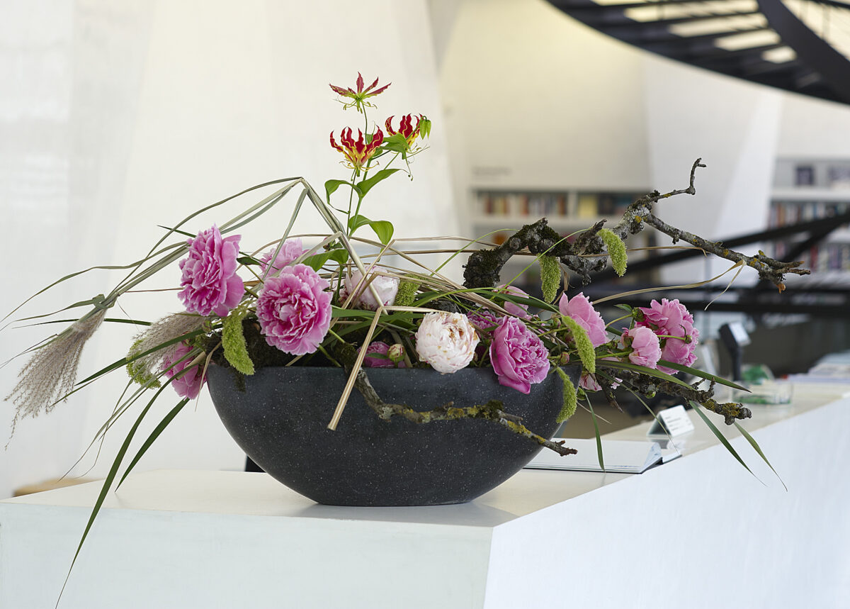 Ausstellungsansicht mit verschiedenen Kunstwerken im Aargauer Kunsthaus