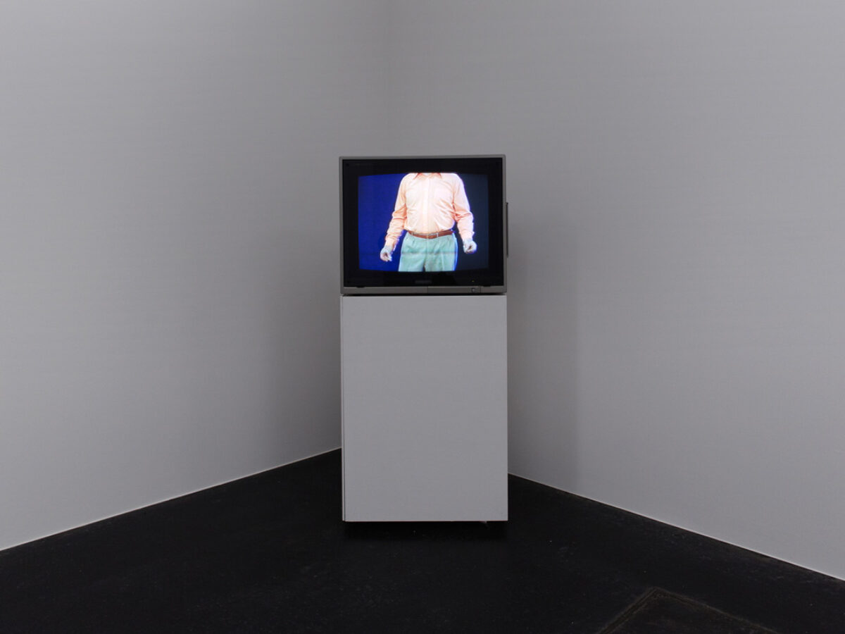 Ausstellungsansicht mit verschiedenen Kunstwerken im Aargauer Kunsthaus