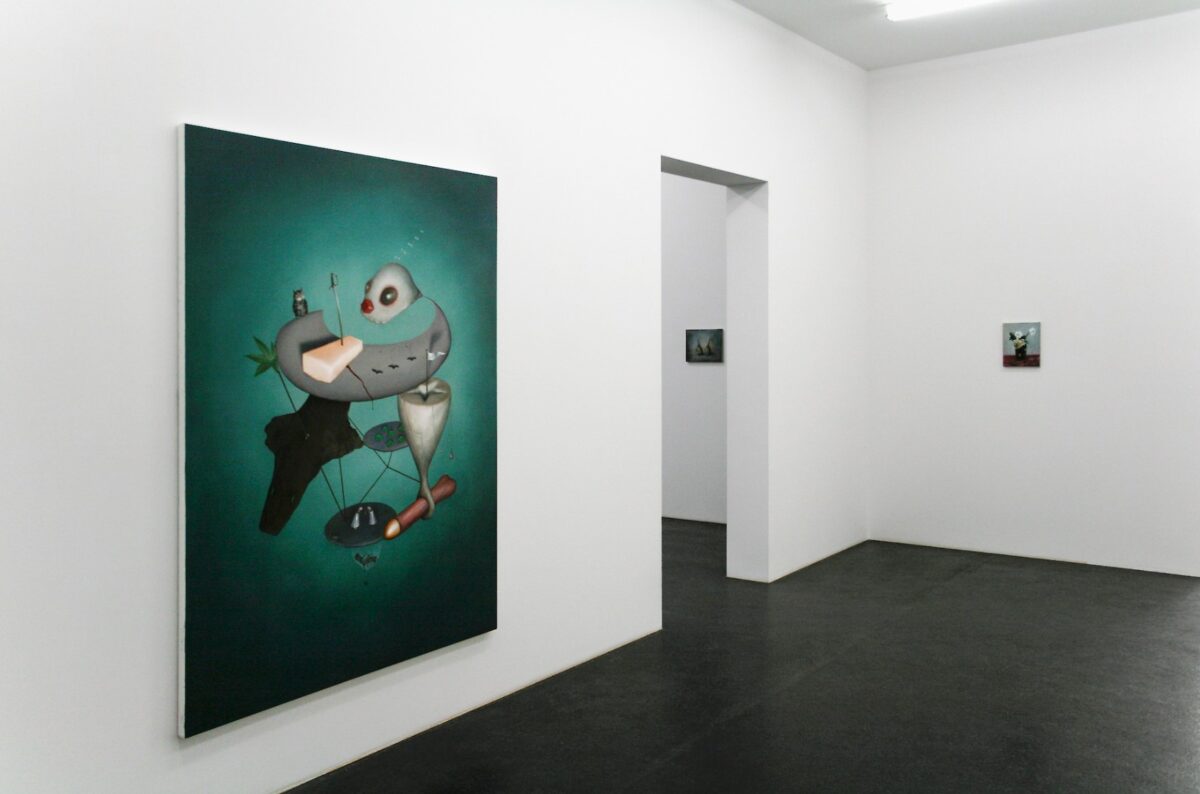 Ausstellungsansicht mit verschiedenen Kunstwerken im Aargauer Kunsthaus