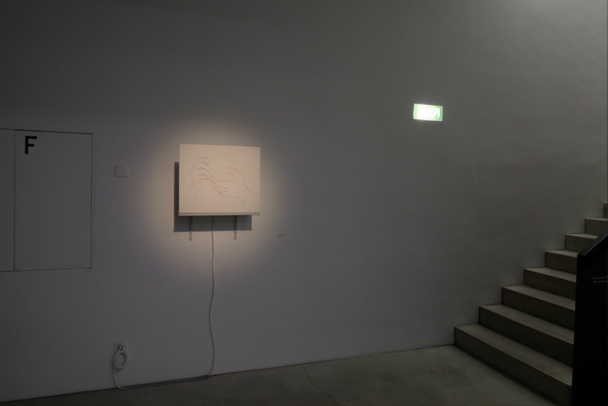 Ausstellungsansicht mit verschiedenen Kunstwerken im Aargauer Kunsthaus