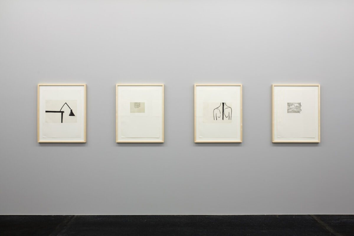 Ausstellungsansicht mit verschiedenen Kunstwerken im Aargauer Kunsthaus