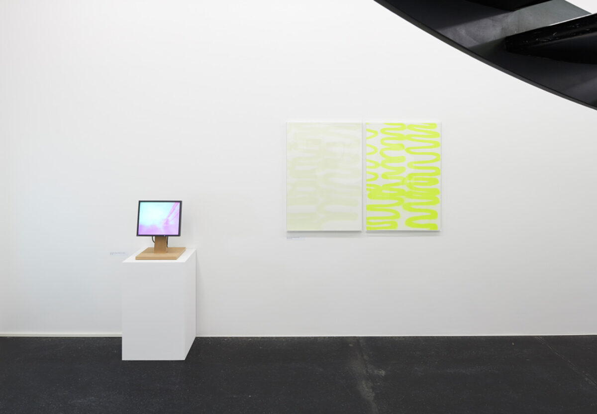 Ausstellungsansicht mit verschiedenen Kunstwerken im Aargauer Kunsthaus