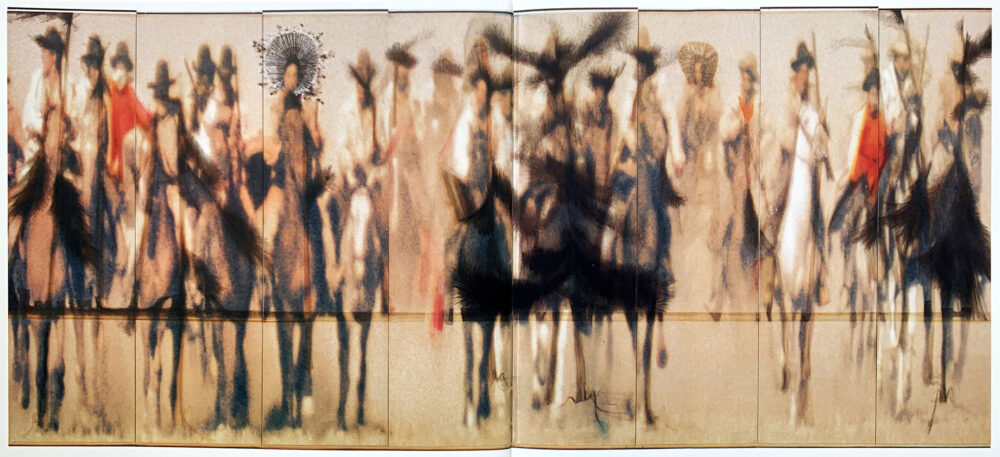 Kunstwerk mit einer Gruppe von auf Pferde reitenden Menschen, die dem Betrachter entgegenkommen.