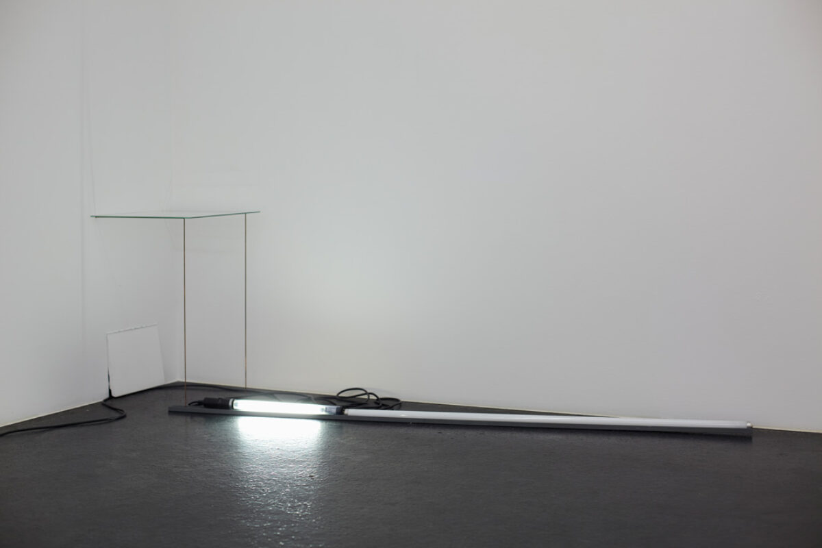 Ausstellungsansicht mit verschiedenen Kunstwerken im Aargauer Kunsthaus