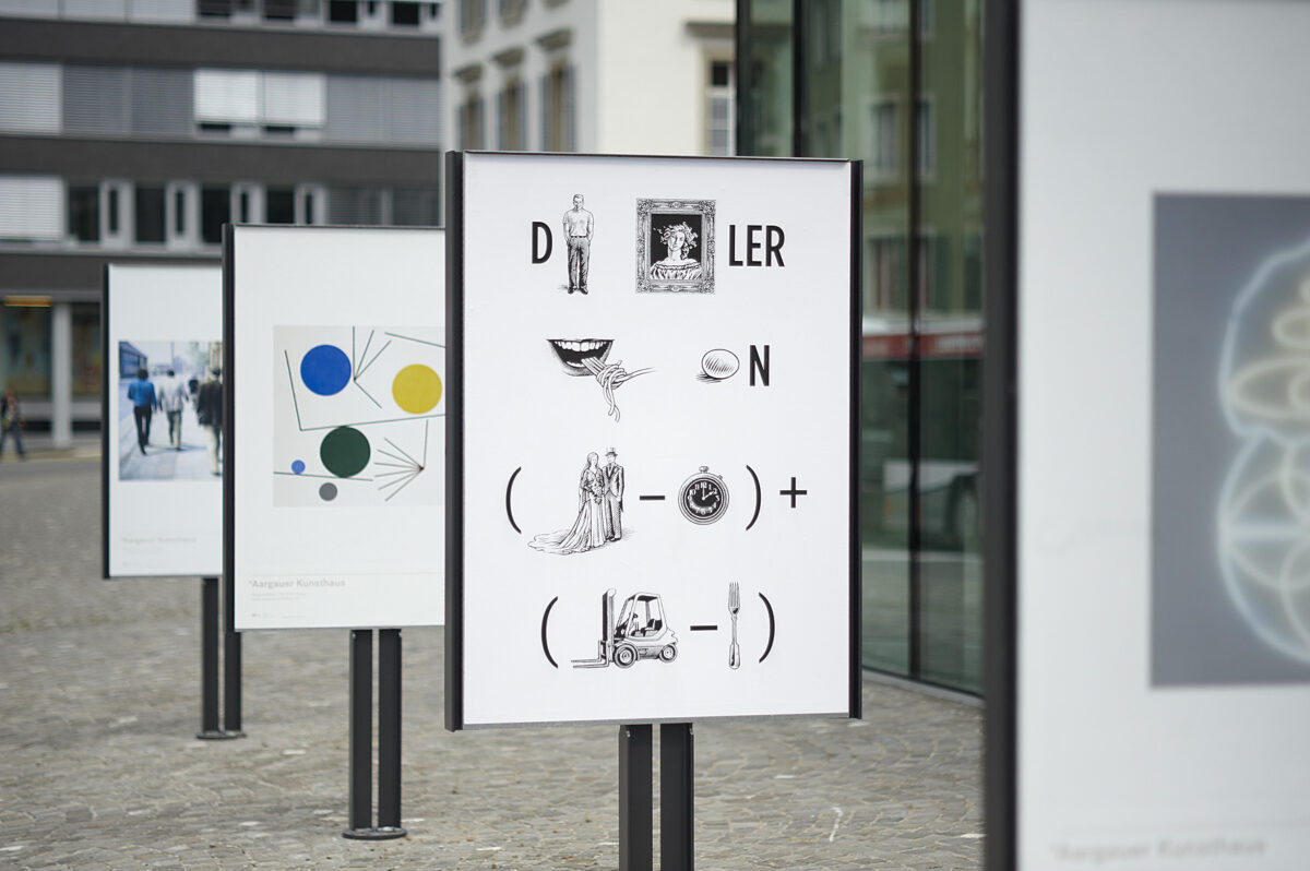 Ausstellungsansicht mit verschiedenen Kunstwerken im Aargauer Kunsthaus