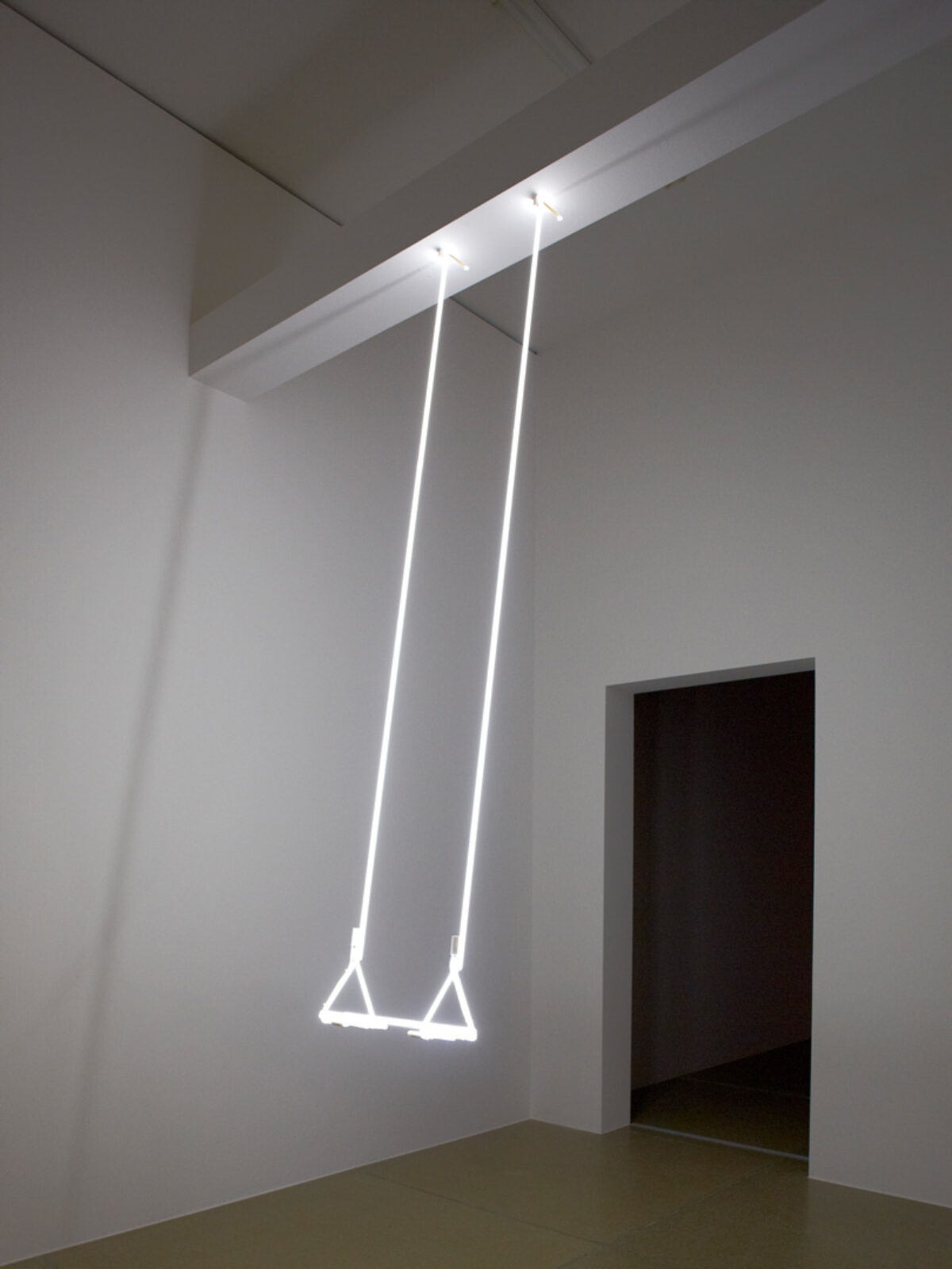 Ausstellungsansicht mit verschiedenen Kunstwerken im Aargauer Kunsthaus