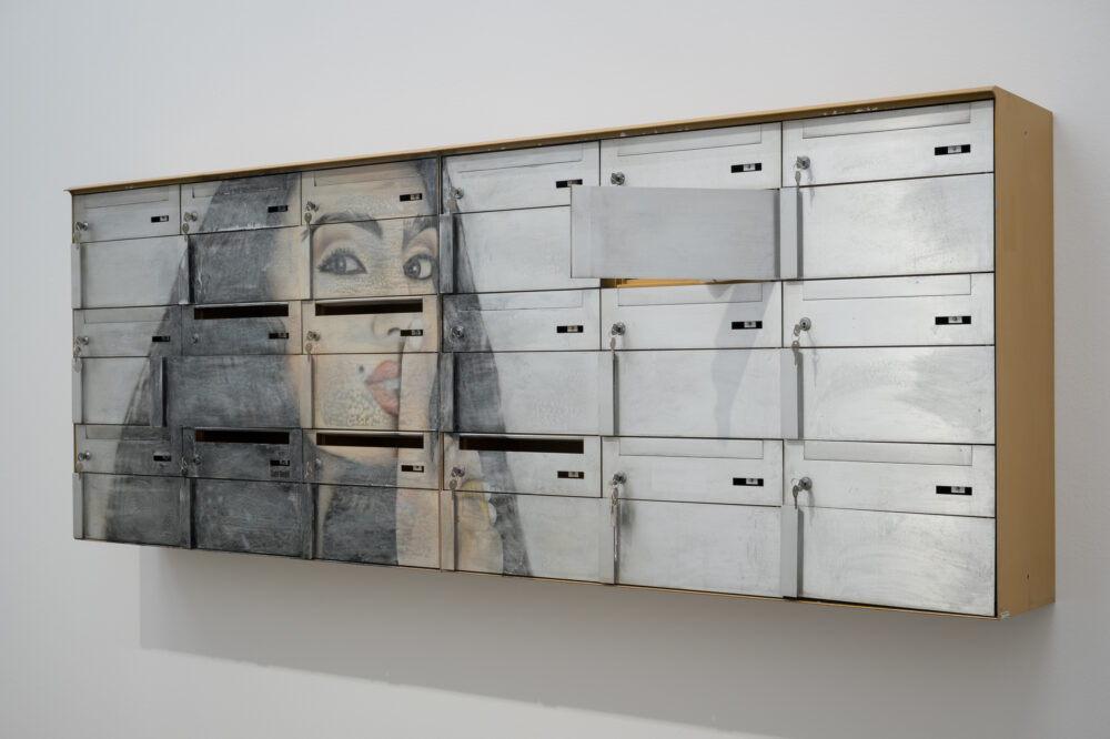 Ausstellungsansicht von verschiedenen Kunstwerken im Aargauer Kunsthaus.