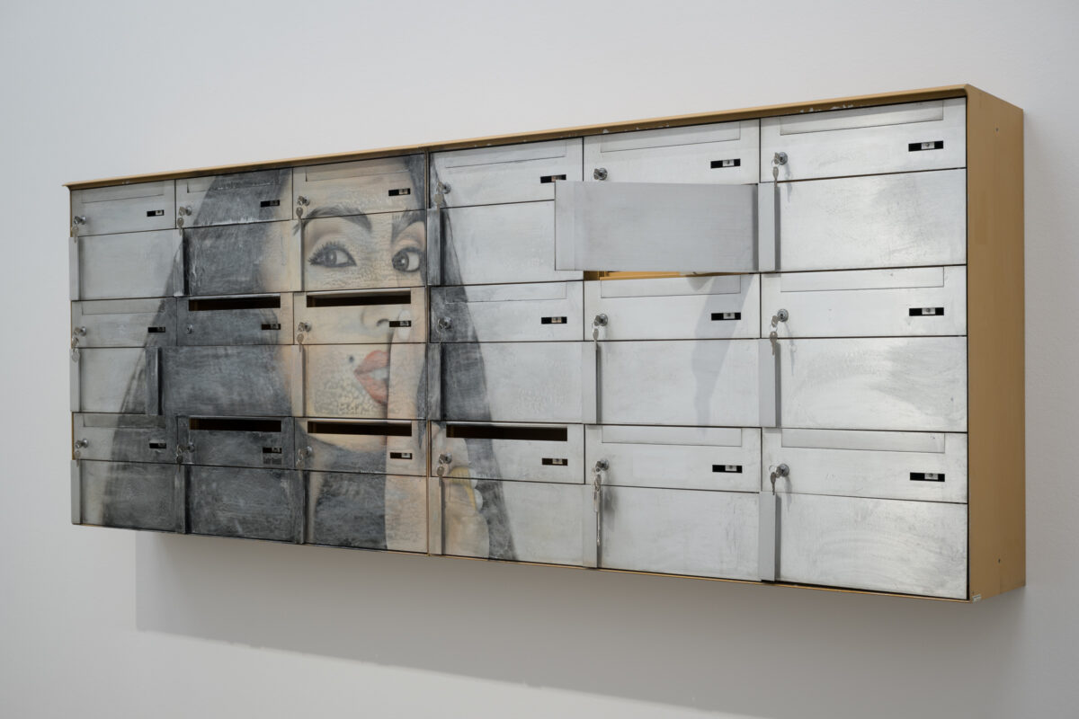 Ausstellungsansicht von verschiedenen Kunstwerken im Aargauer Kunsthaus.