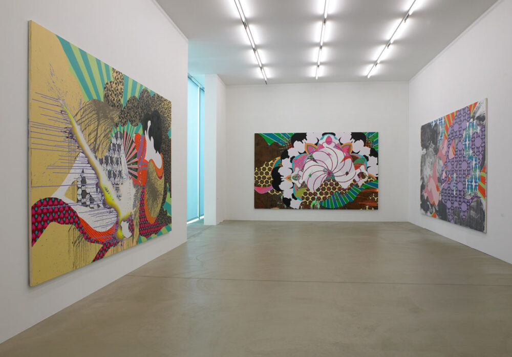 Ausstellungsansicht mit verschiedenen Kunstwerken im Aargauer Kunsthaus