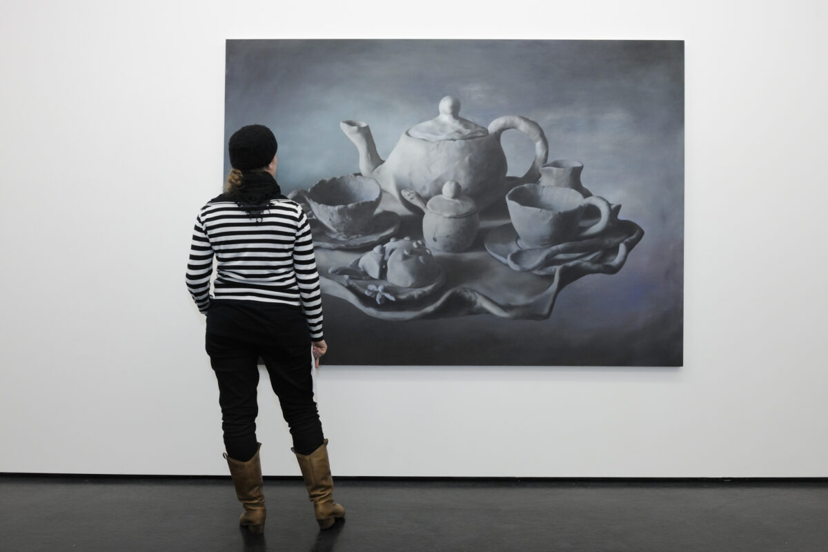 Ausstellungsansicht mit verschiedenen Kunstwerken im Aargauer Kunsthaus