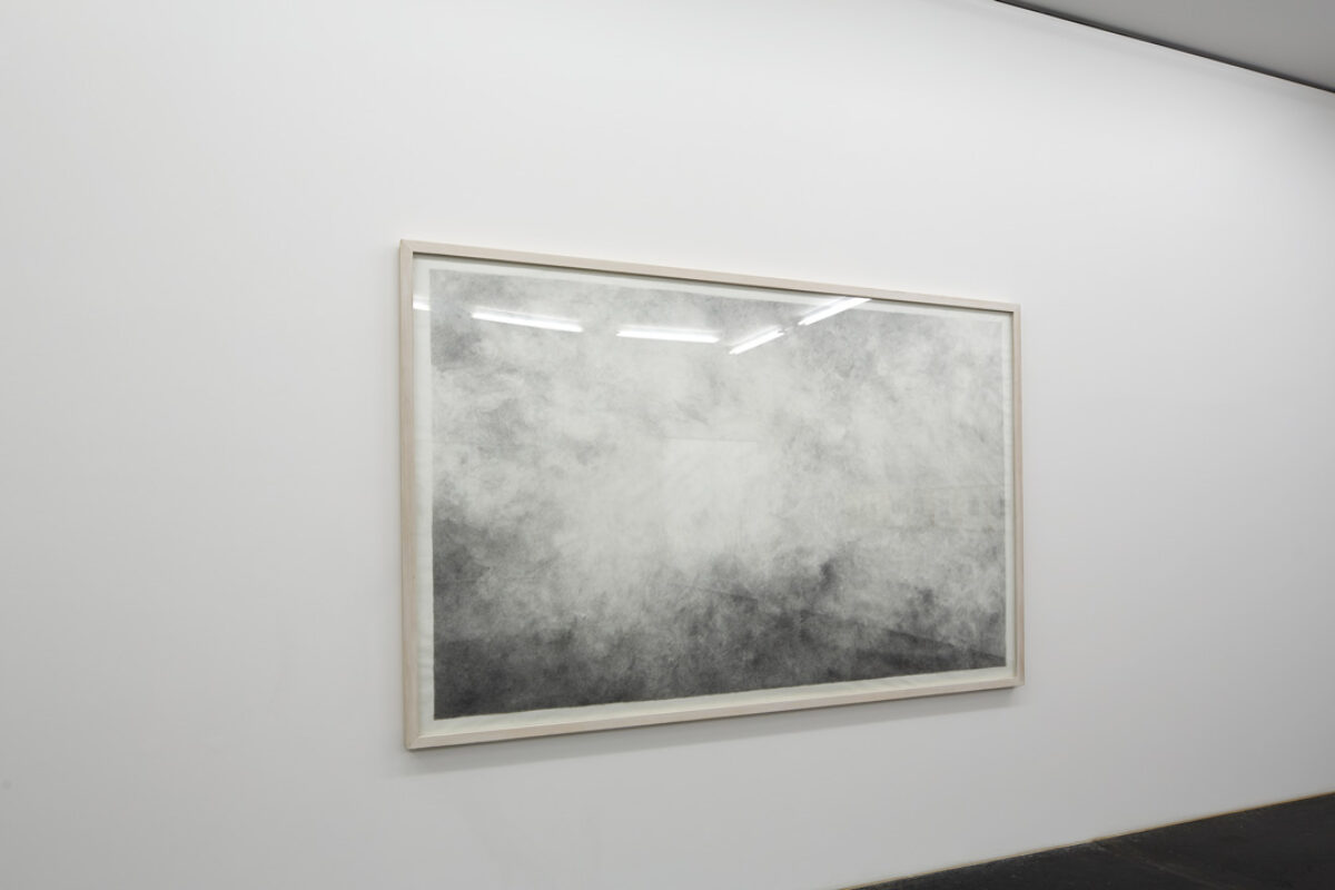 Ausstellungsansicht mit verschiedenen Kunstwerken im Aargauer Kunsthaus