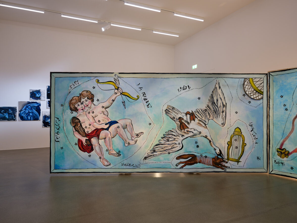 Installationsansicht von verschiedenen Kunstwerken im Aargauer Kunsthaus.