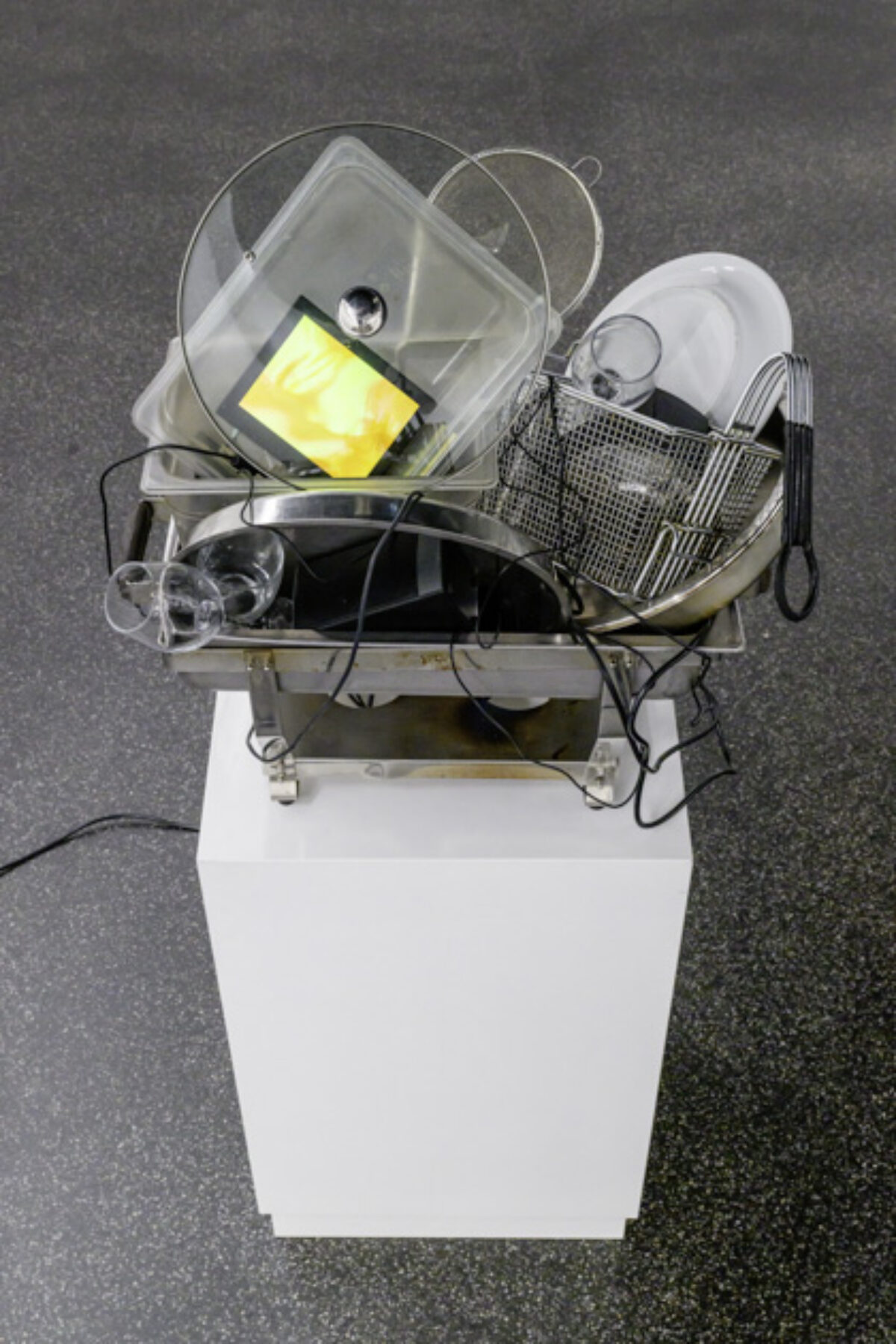 Ausstellungsansicht von verschiedenen Kunstwerken im Aargauer Kunsthaus