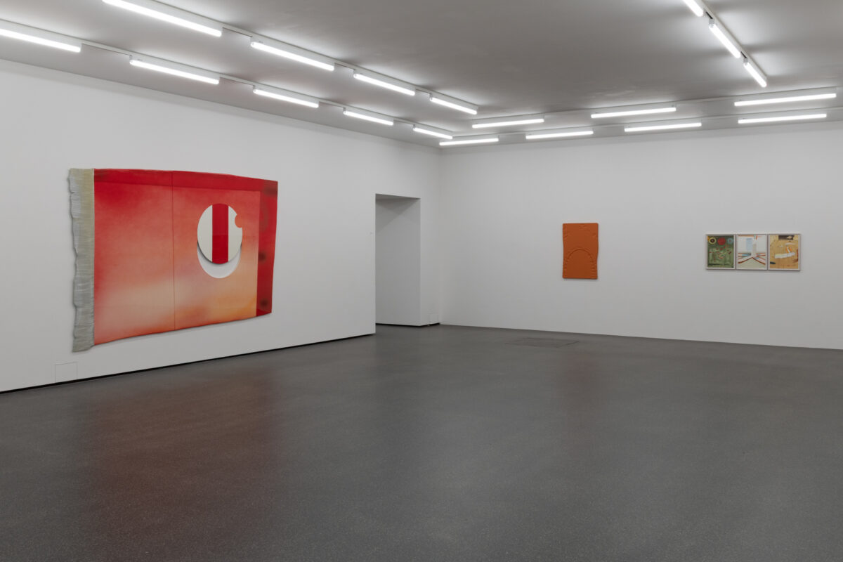 Ausstellungsansicht von verschiedenen Kunstwerken im Aargauer Kunsthaus.