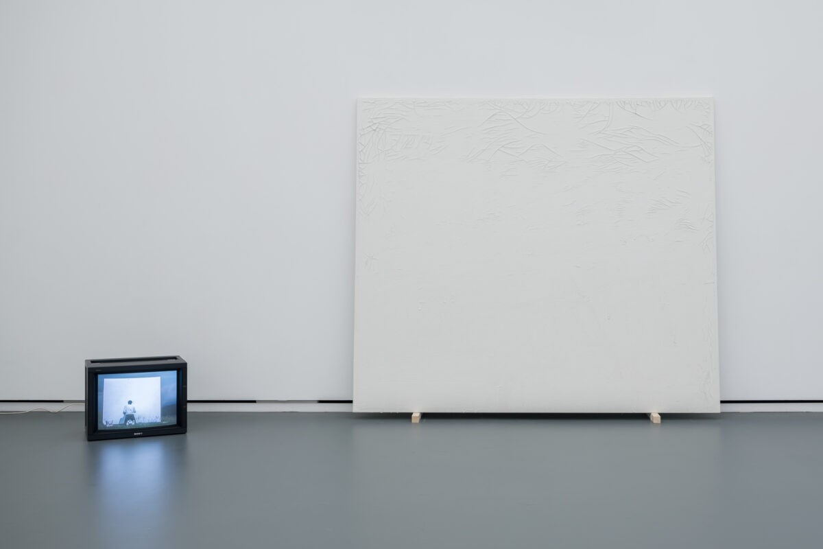 Ausstellungsansicht von verschiedenen Kunstwerken im Aargauer Kunsthaus.