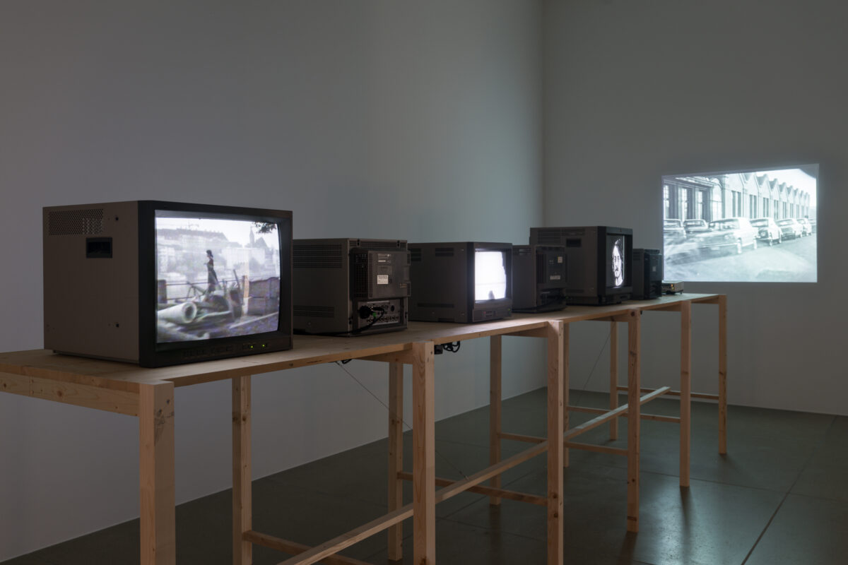 Ausstellungsansicht von verschiedenen Kunstwerken im Aargauer Kunsthaus.