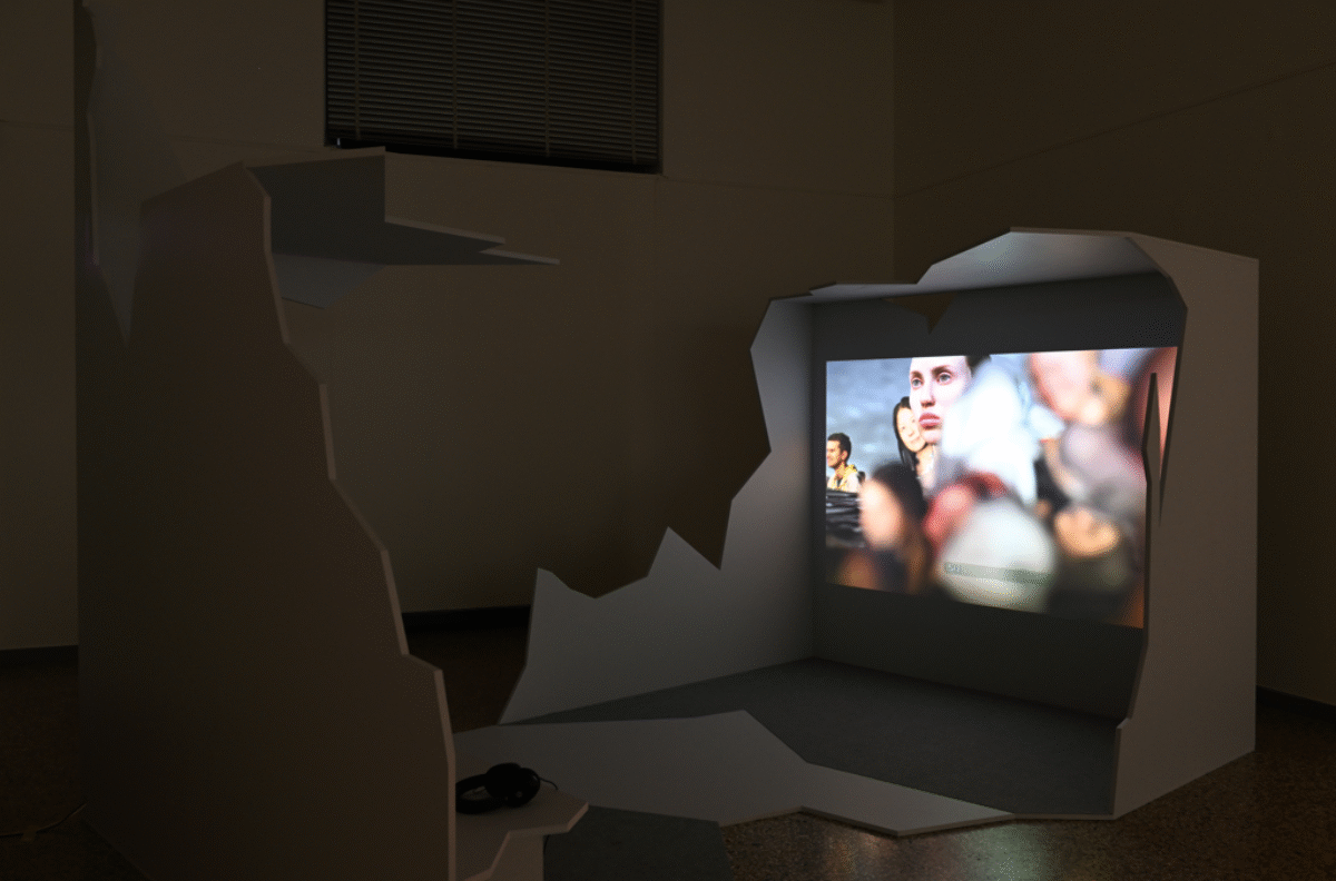 Ausstellungsansicht von verschiedenen Kunstwerken im Kunstmuseum Solothurn.