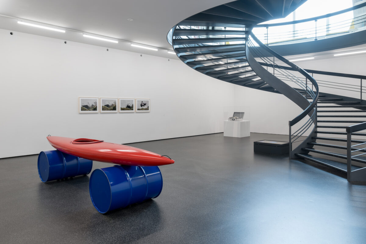Ausstellungsansicht von verschiedenen Kunstwerken im Aargauer Kunsthaus.