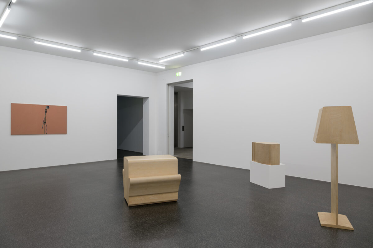 Ausstellungsansicht von verschiedenen Kunstwerken im Aargauer Kunsthaus.