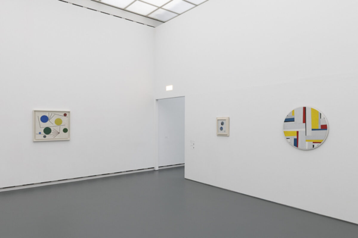 Ausstellungsansicht von verschiedenen Kunstwerken im Aargauer Kunsthaus.