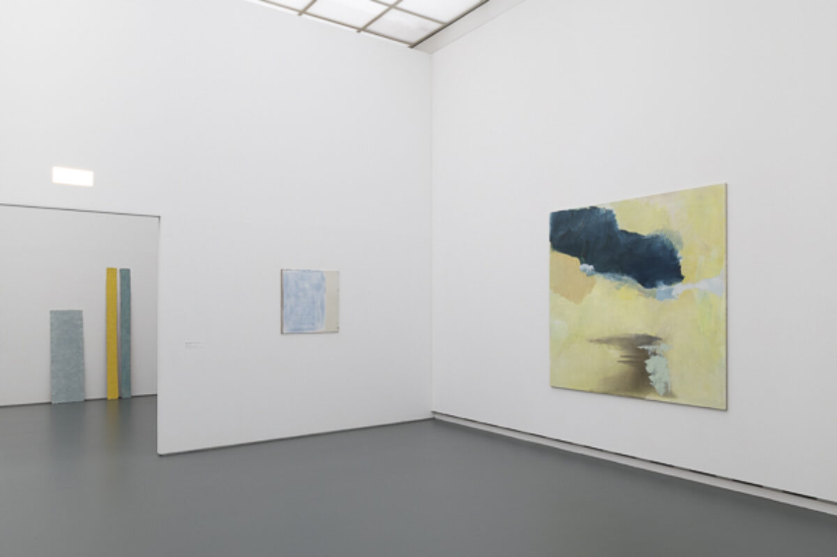 Ausstellungsansicht von verschiedenen Kunstwerken im Aargauer Kunsthaus.