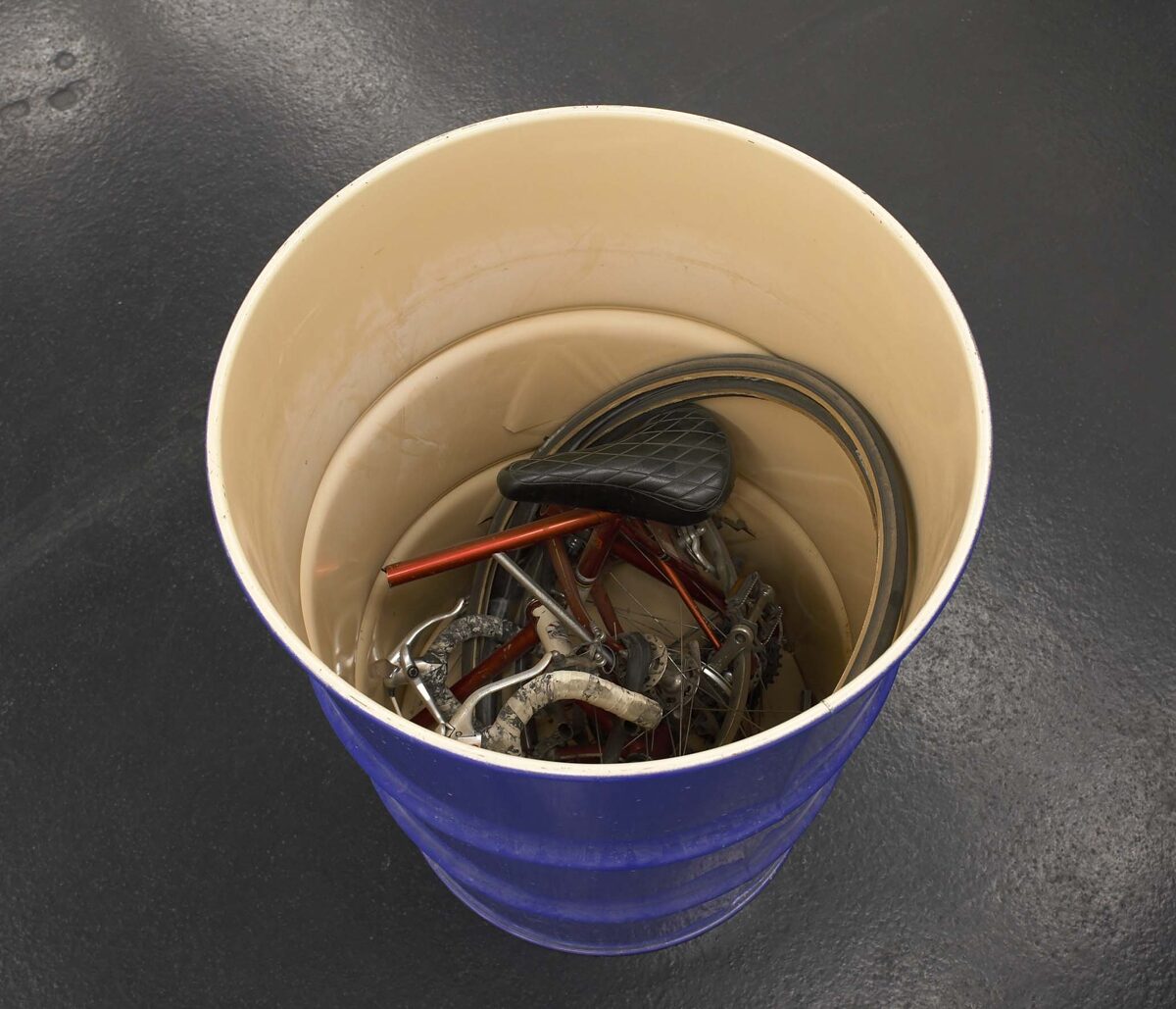 Roman Signer, Velo, 2006 