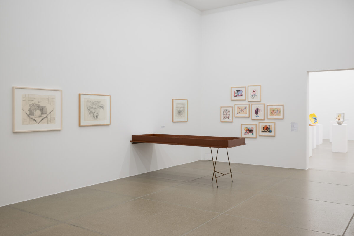 Ausstellungsansicht von verschiedenen Kunstwerken im Aargauer Kunsthaus.