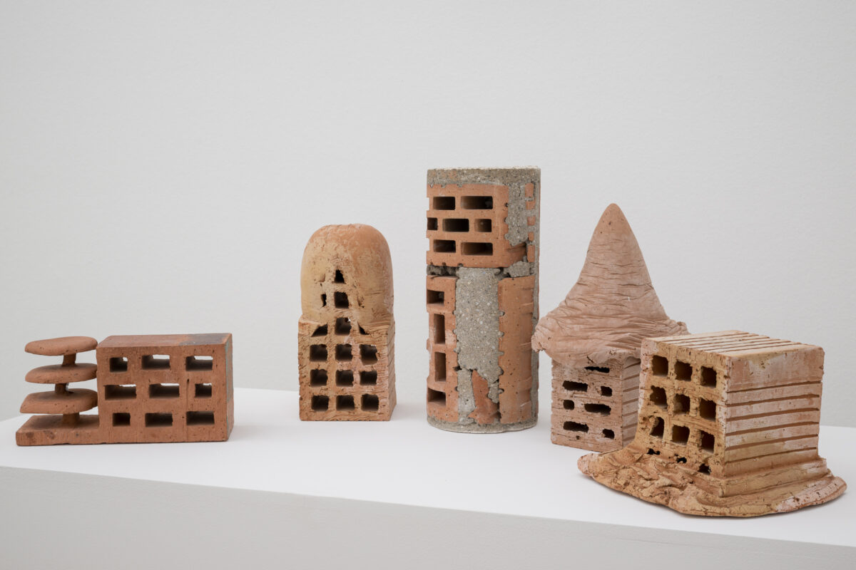 Ausstellungsansicht von verschiedenen Kunstwerken im Aargauer Kunsthaus.