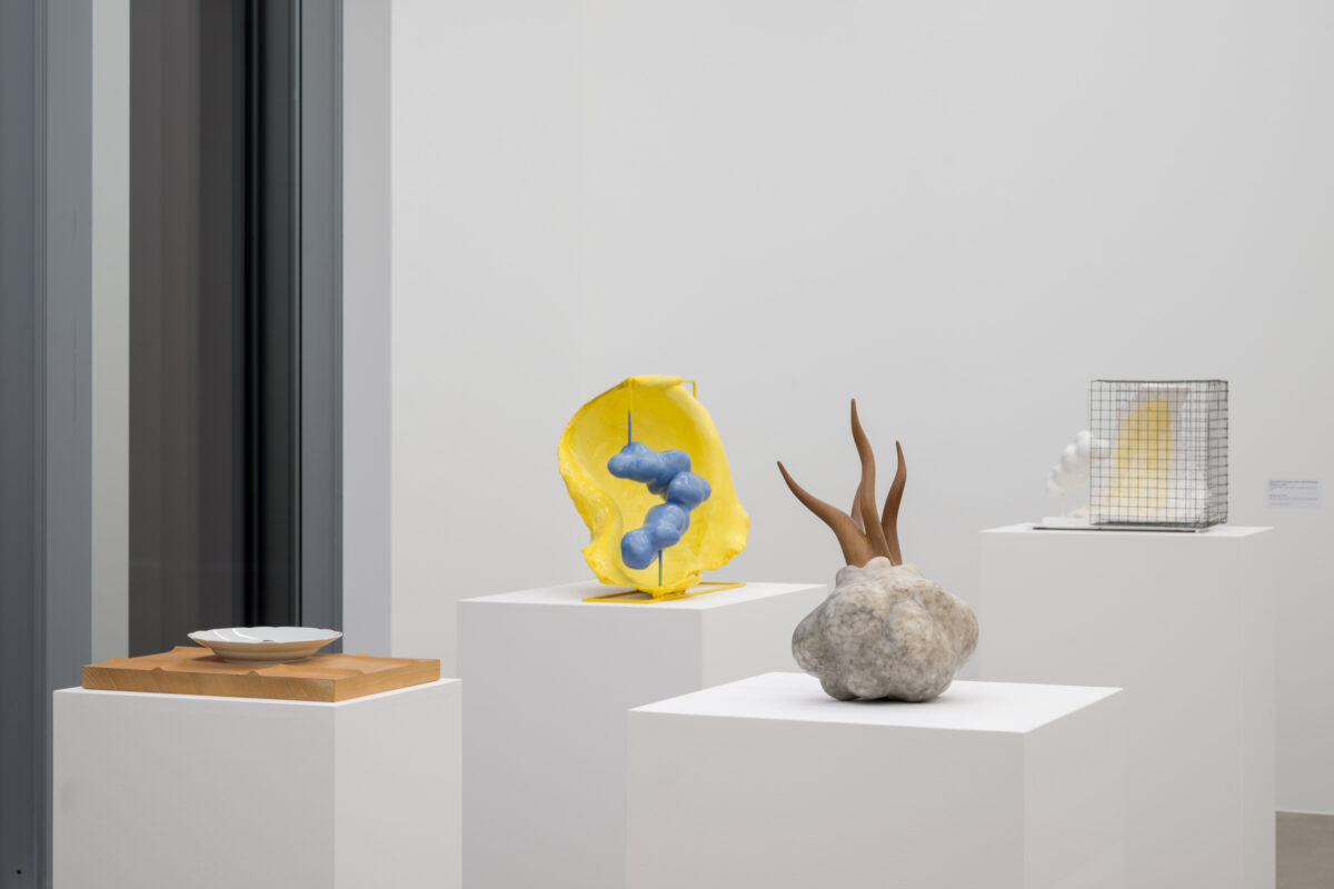 Ausstellungsansicht von verschiedenen Kunstwerken im Aargauer Kunsthaus.