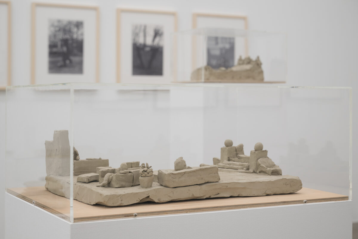 Ausstellungsansicht von verschiedenen Kunstwerken im Aargauer Kunsthaus.