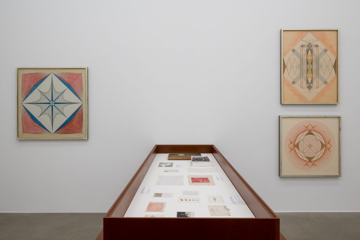 Ausstellungsansicht von verschiedenen Kunstwerken im Aargauer Kunsthaus.