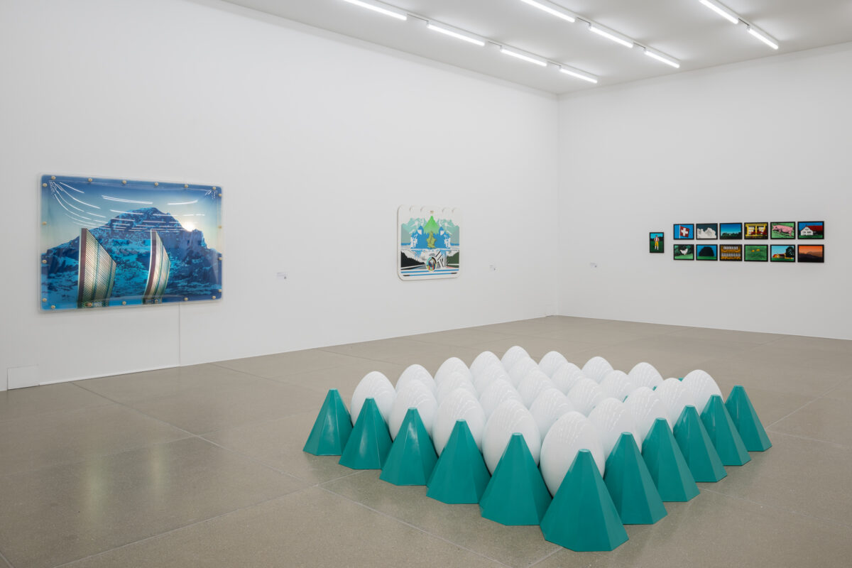 Ausstellungsansicht von verschiedenen Kunstwerken im Aargauer Kunsthaus.