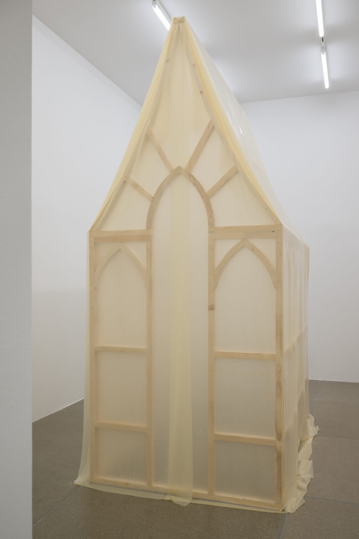 Ausstellungsansicht von verschiedenen Kunstwerken im Aargauer Kunsthaus.