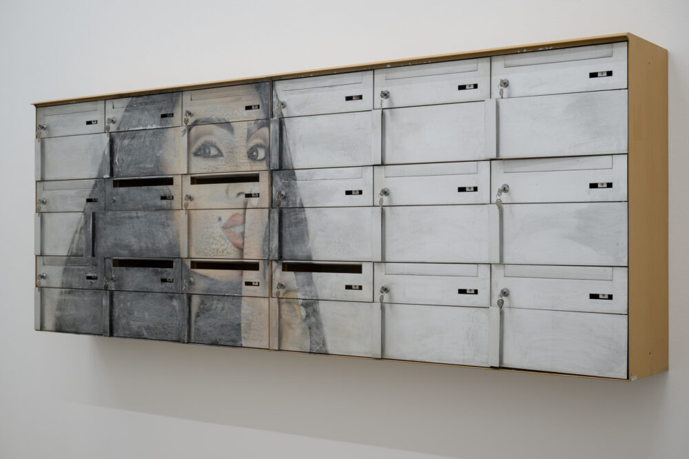 Ausstellungsansicht von verschiedenen Kunstwerken im Aargauer Kunsthaus.