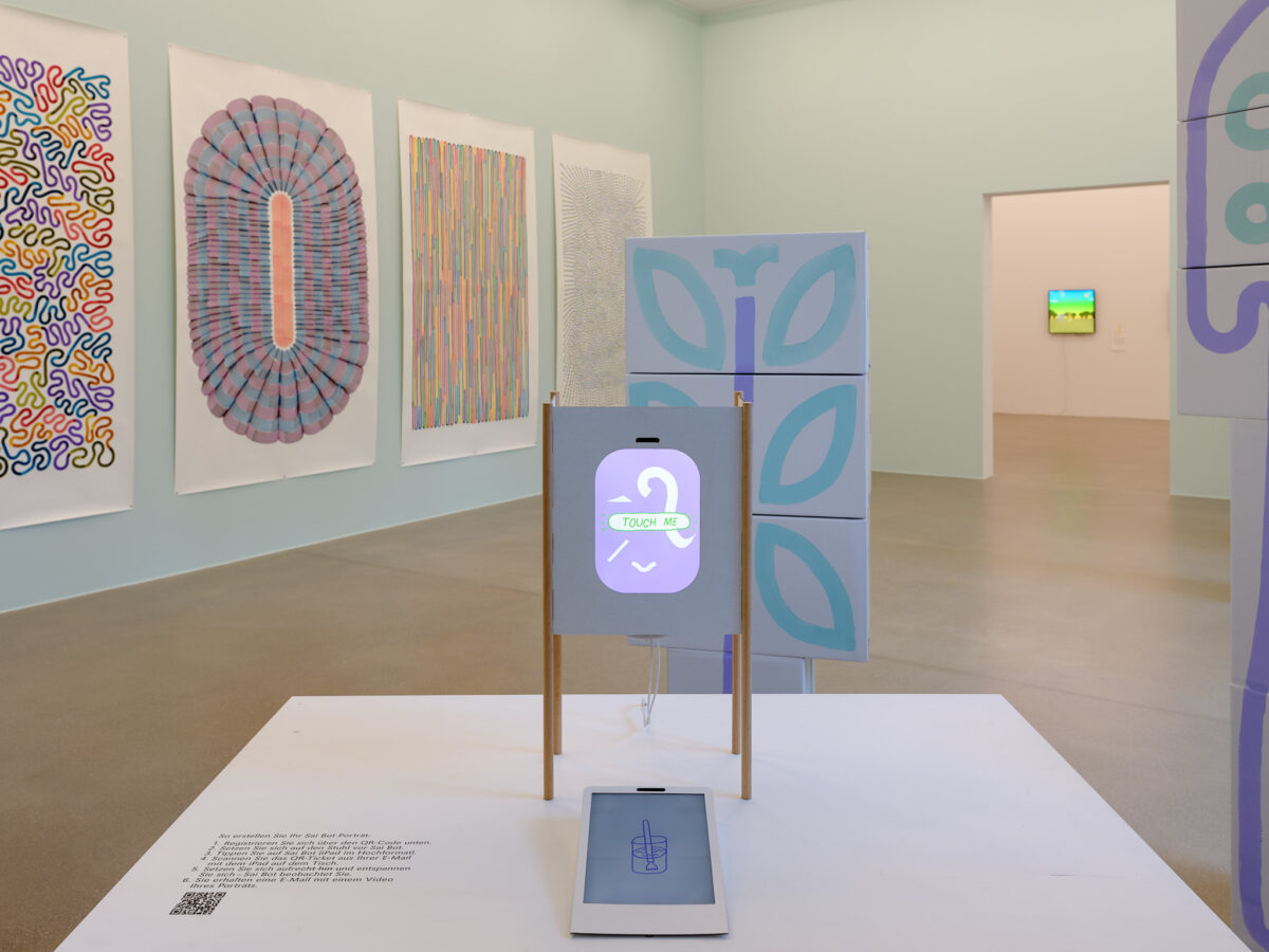 Ausstellungsansicht von verschiedenen Kunstwerken im Aargauer Kunsthaus.