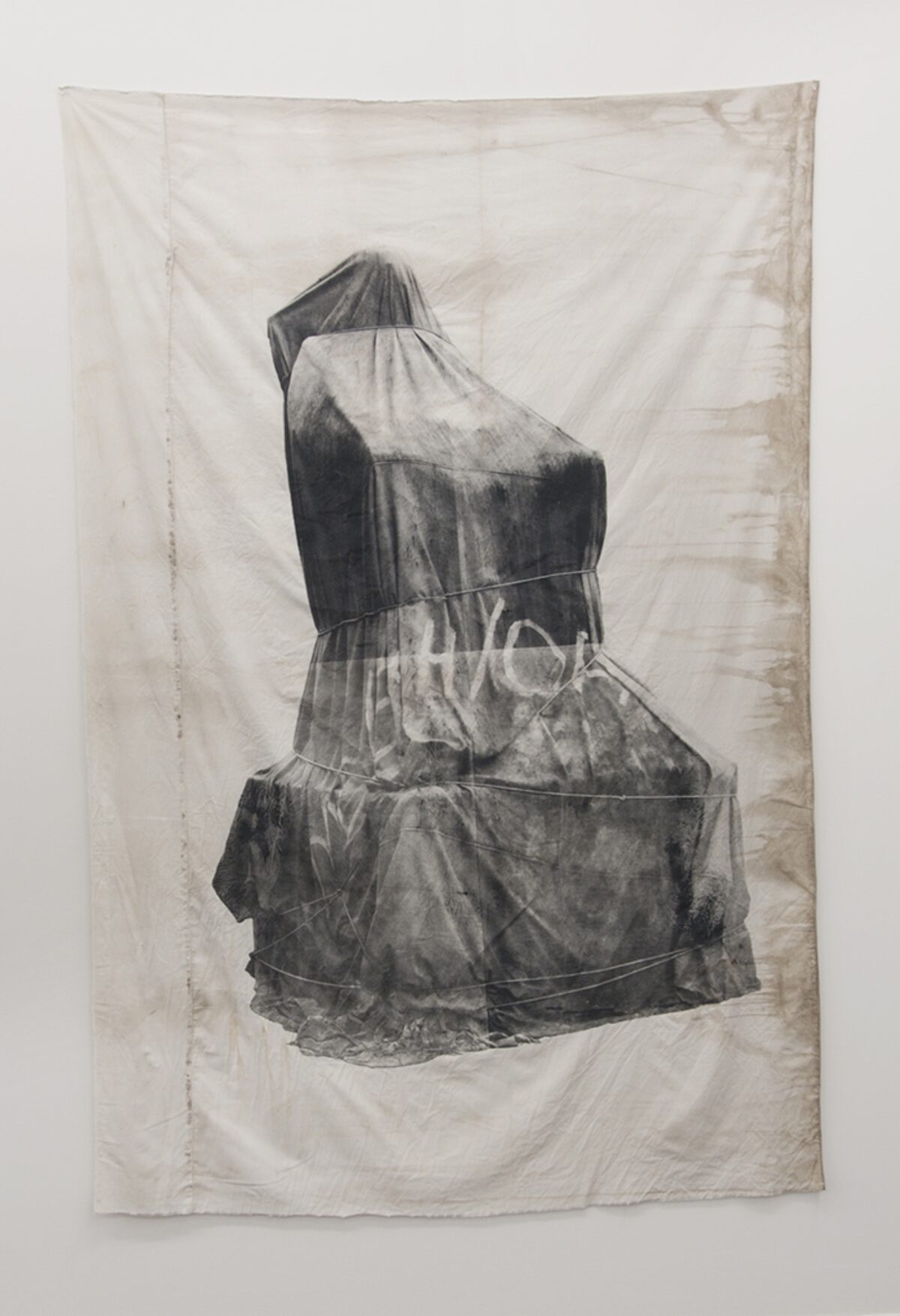 Tatjana Erpen, Outskirt sculptures: monument under tarps, 2017 